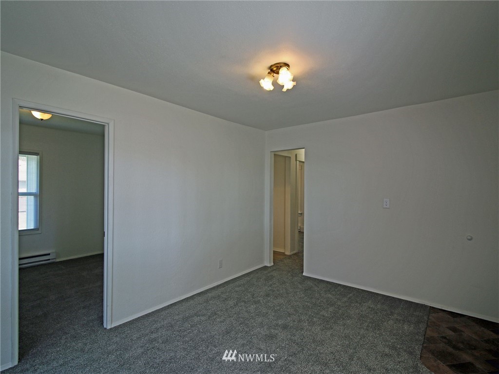 517 Oregon Way Longview, WA 98632 - Photo 5 of 27 Gallery Image 5