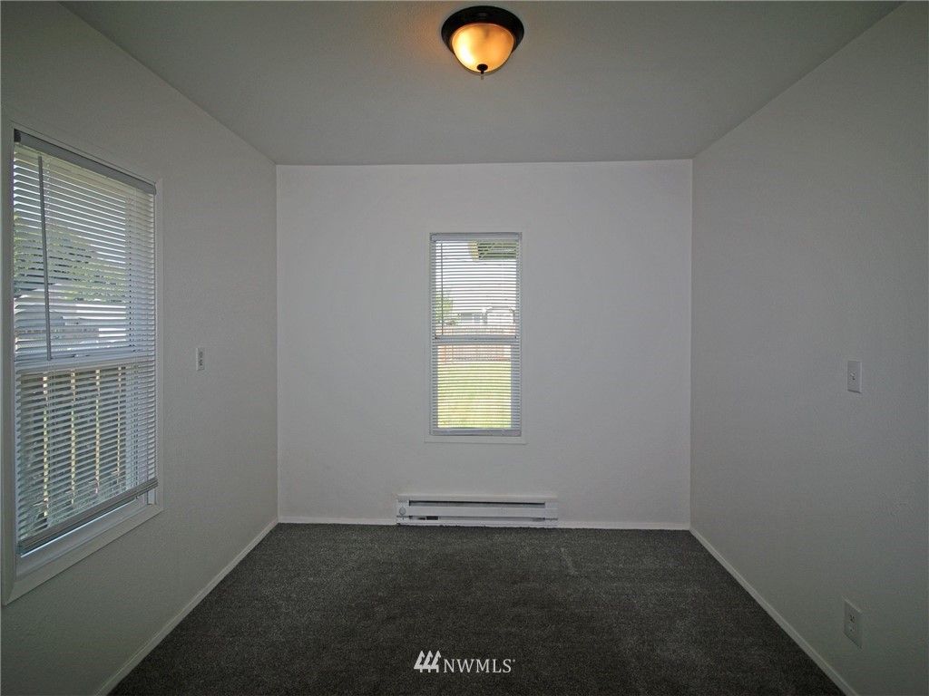 517 Oregon Way Longview, WA 98632 - Photo 6 of 27 Gallery Image 6