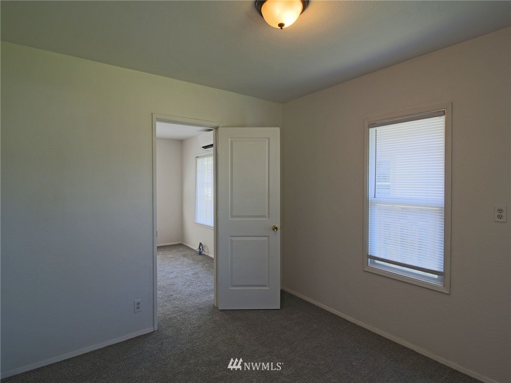 517 Oregon Way Longview, WA 98632 - Photo 7 of 27 Gallery Image 7