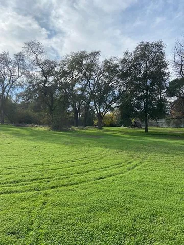 a view of a golf course