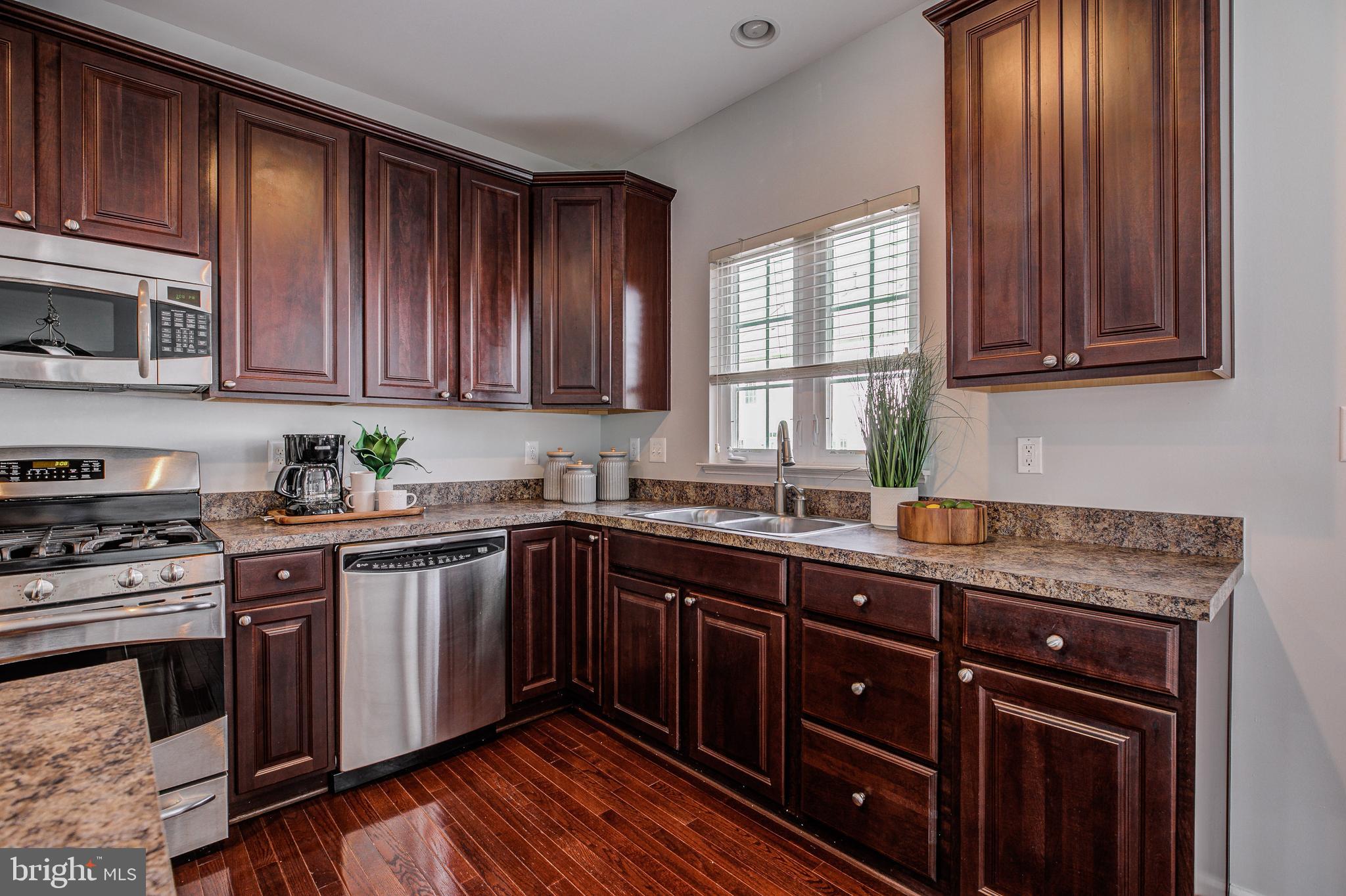 9605 Torino Road, Unit 72 Ellicott City, MD 21042 - Photo 13 of 40 Spacious Gourmet Kitchen