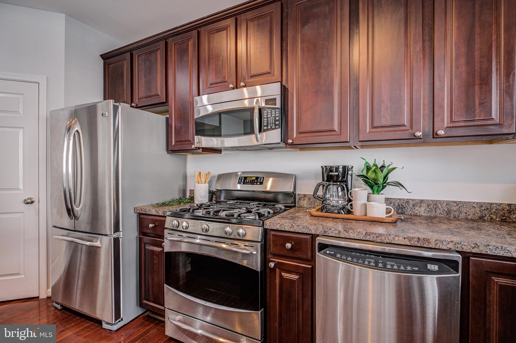 9605 Torino Road, Unit 72 Ellicott City, MD 21042 - Photo 14 of 40 Spacious Gourmet Kitchen