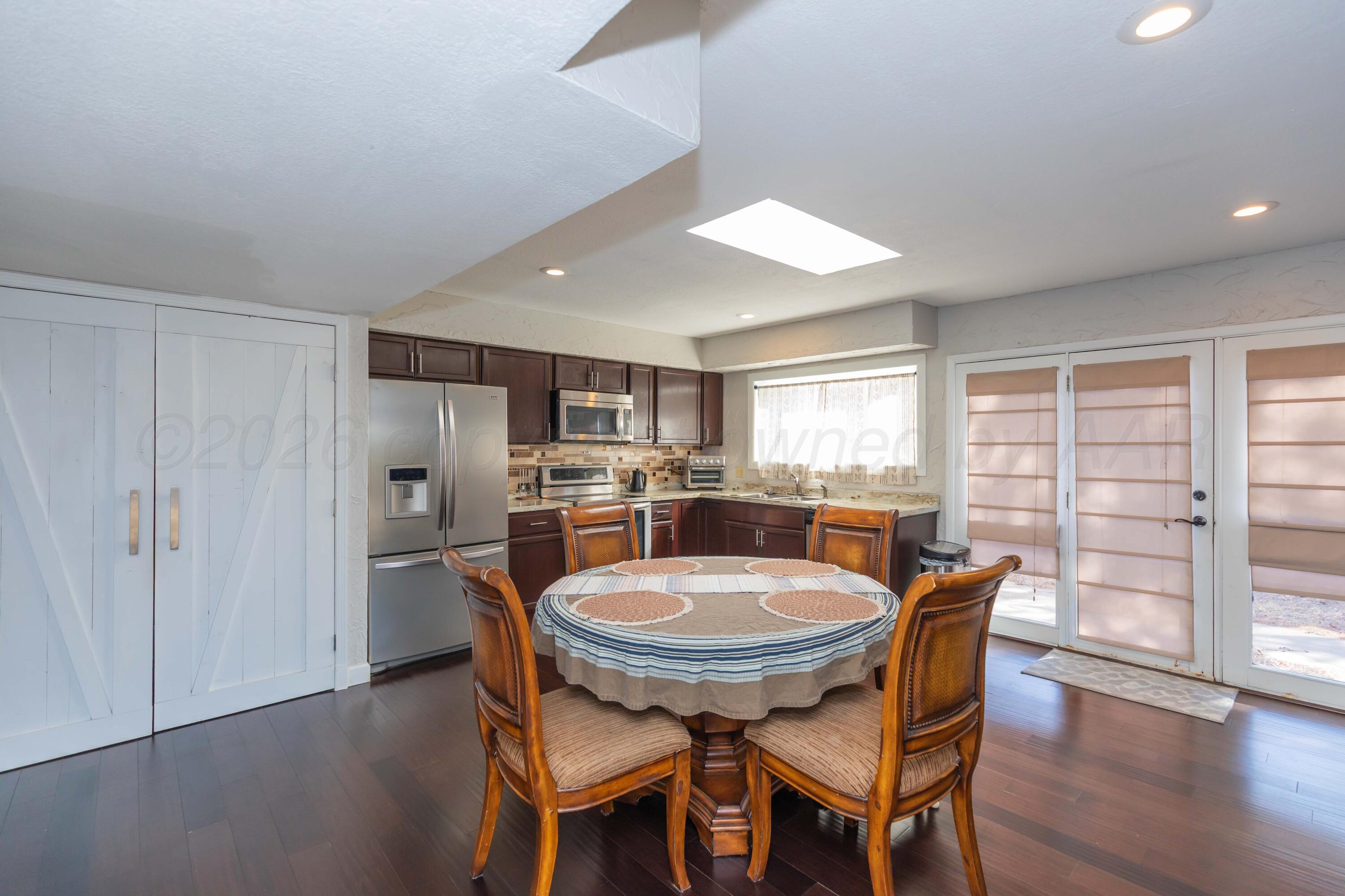 1501 Bailey Avenue Dumas, TX 79029 - Photo 16 of 37 DINING VIEW 1