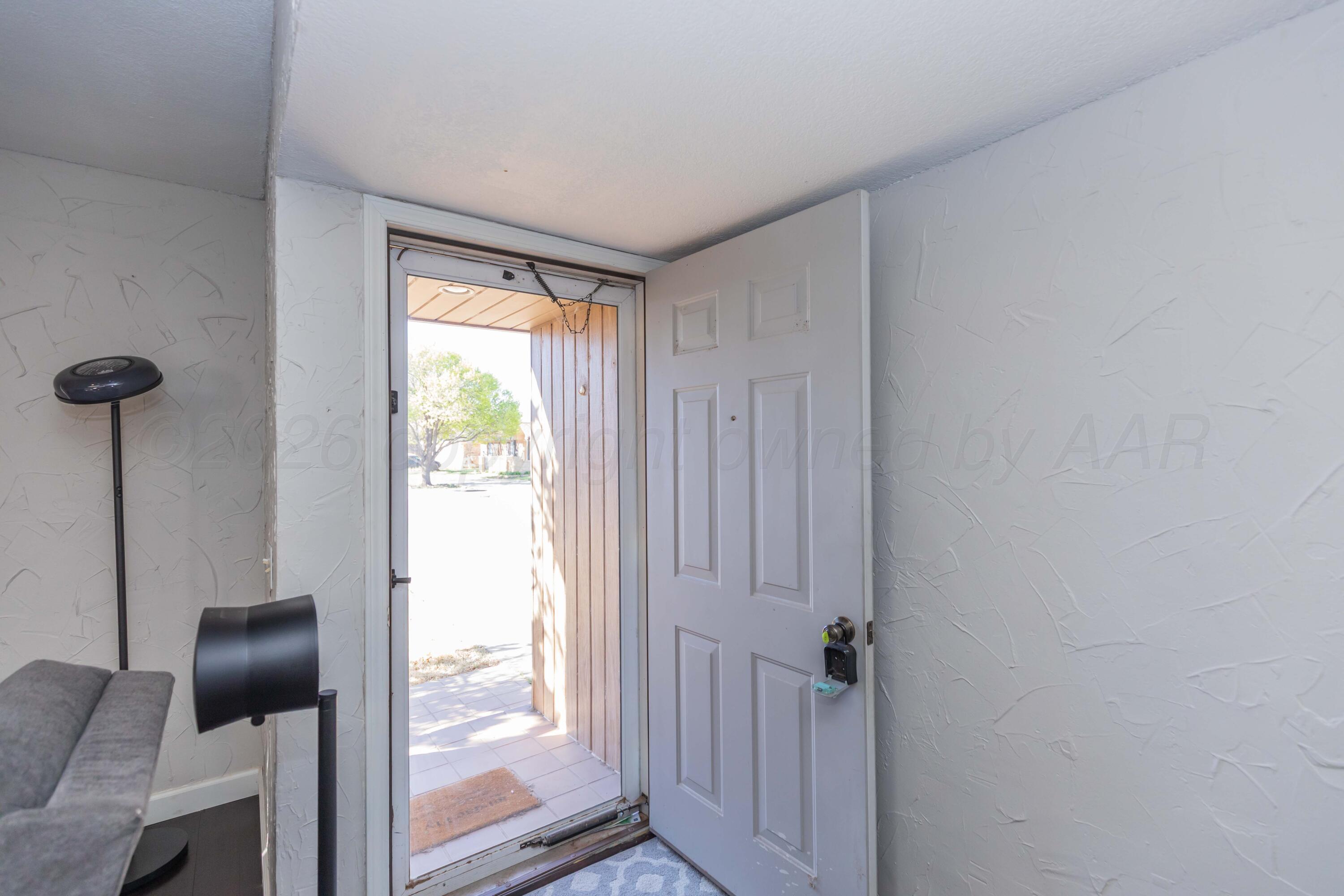 1501 Bailey Avenue Dumas, TX 79029 - Photo 6 of 37 ENTRY