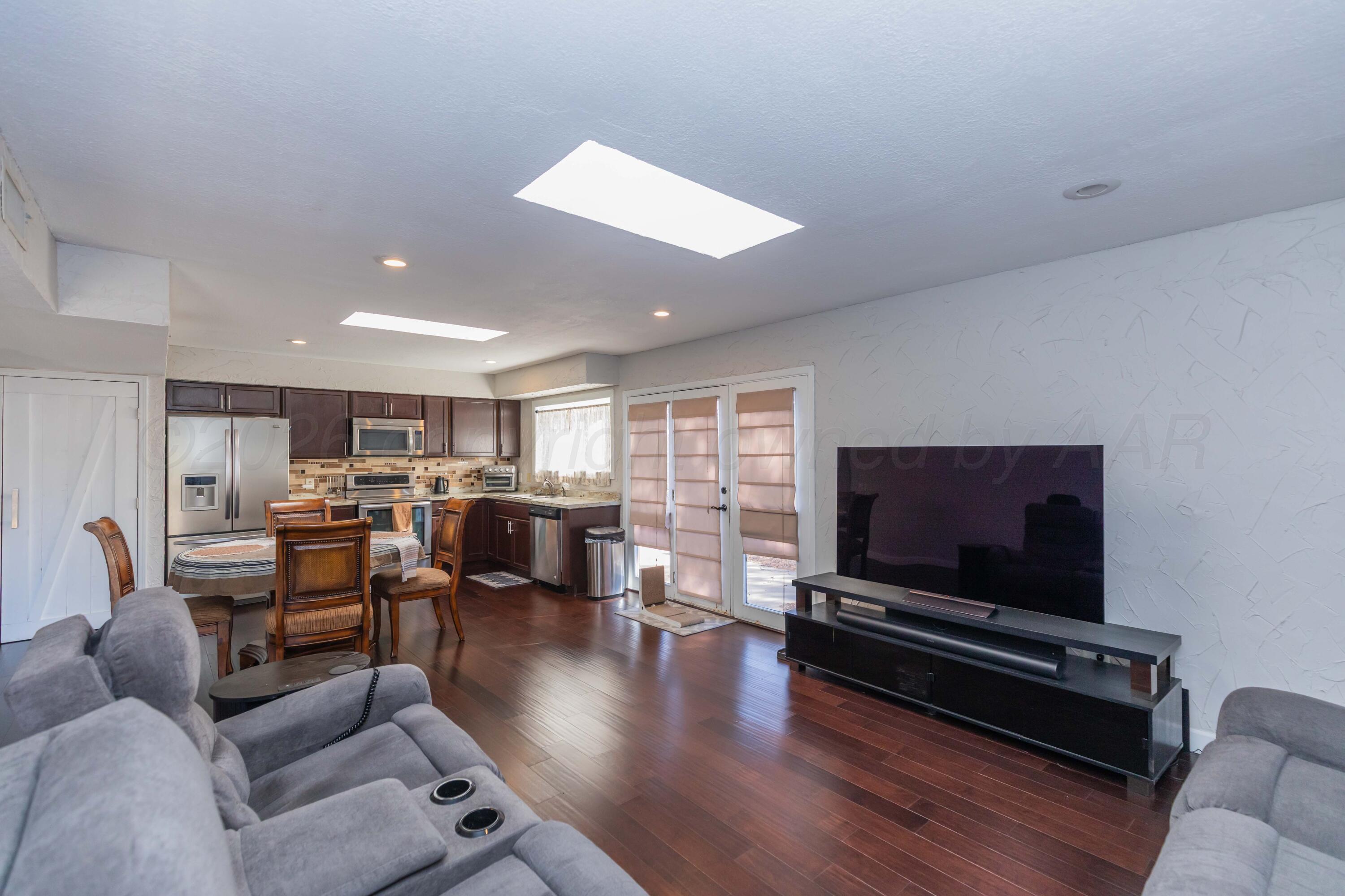 1501 Bailey Avenue Dumas, TX 79029 - Photo 8 of 37 LIVING ROOM VIEW 3