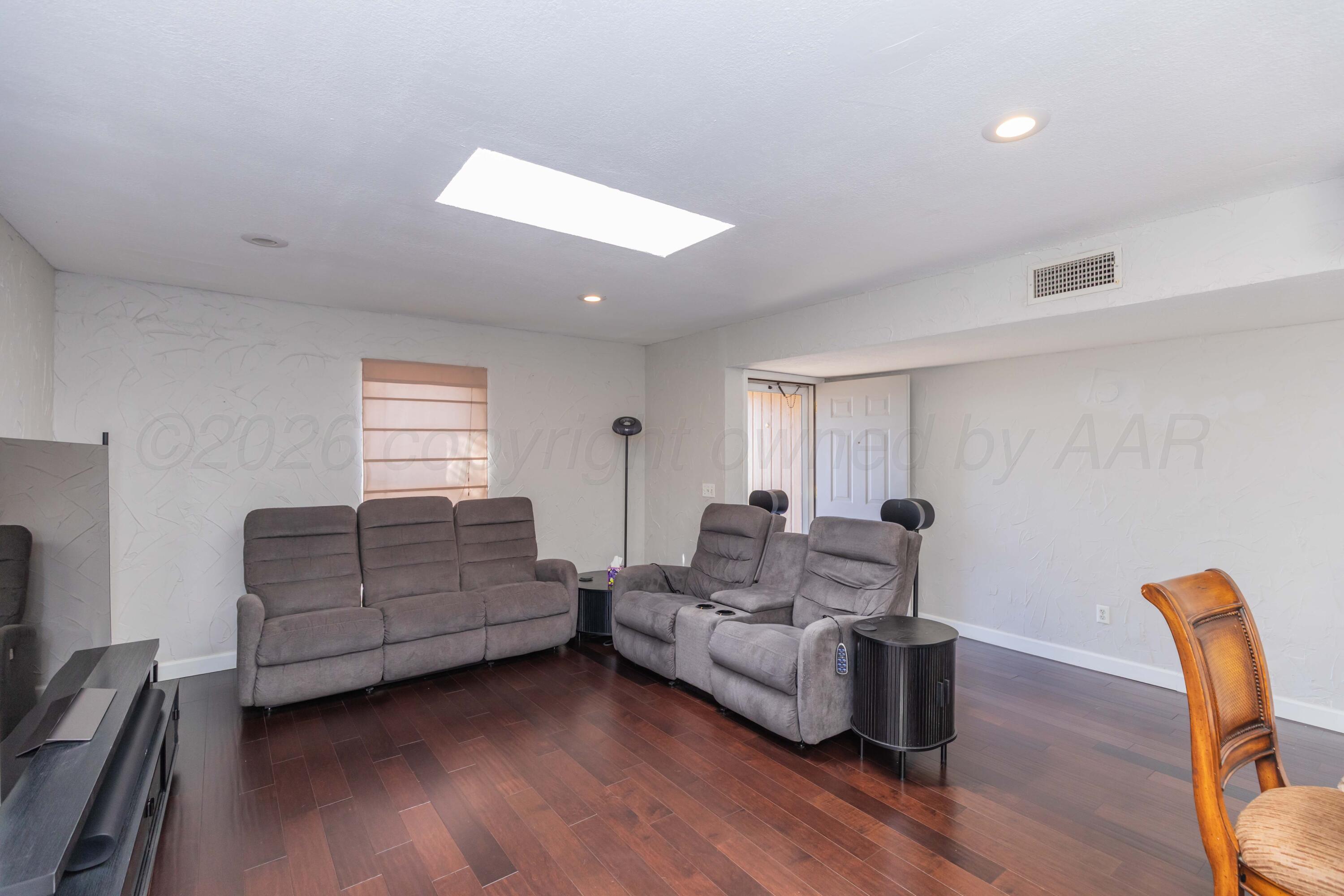 1501 Bailey Avenue Dumas, TX 79029 - Photo 10 of 37 LIIVNG ROOM VIEW 1