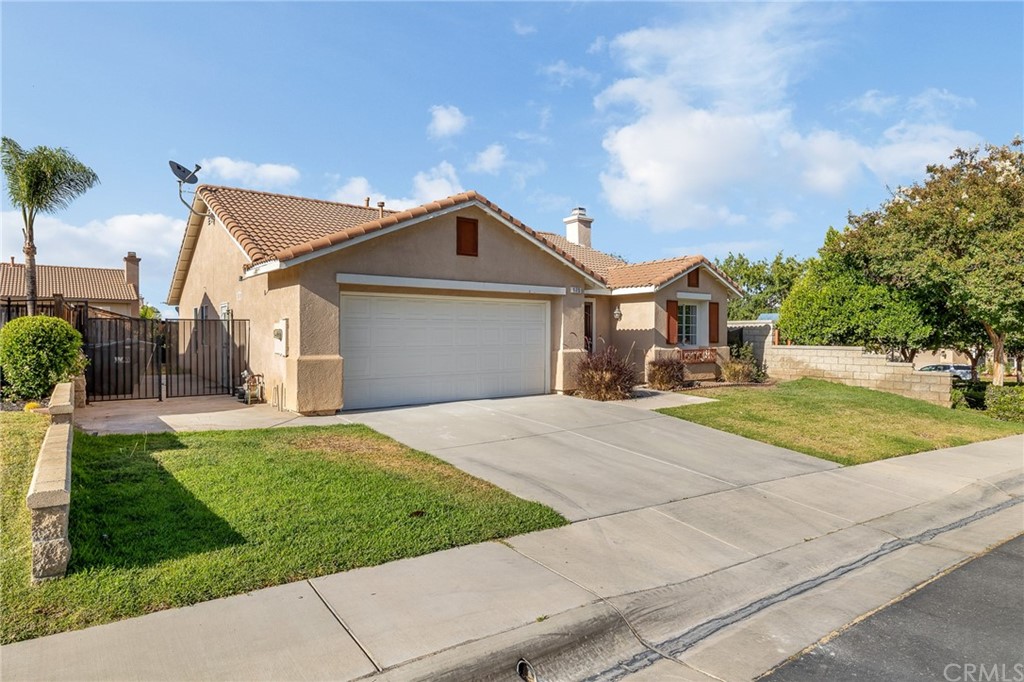175 Paperbirch Circle Corona, CA 92881 - Photo 11 of 33 a front view of a house with yard
