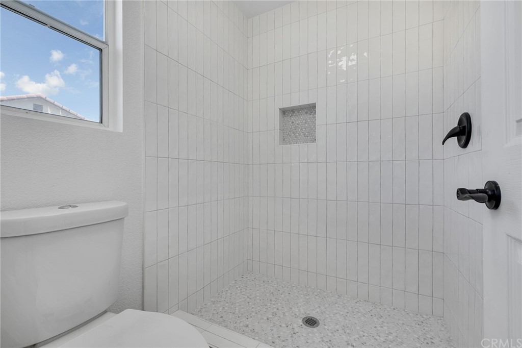 175 Paperbirch Circle Corona, CA 92881 - Photo 28 of 33 a bathroom with a toilet and shower