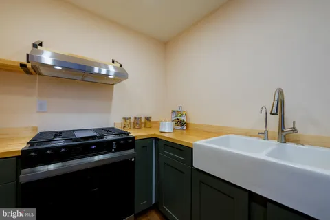 $180,000 | 10303 45th Place, Unit 1, Beltsville, MD 20705