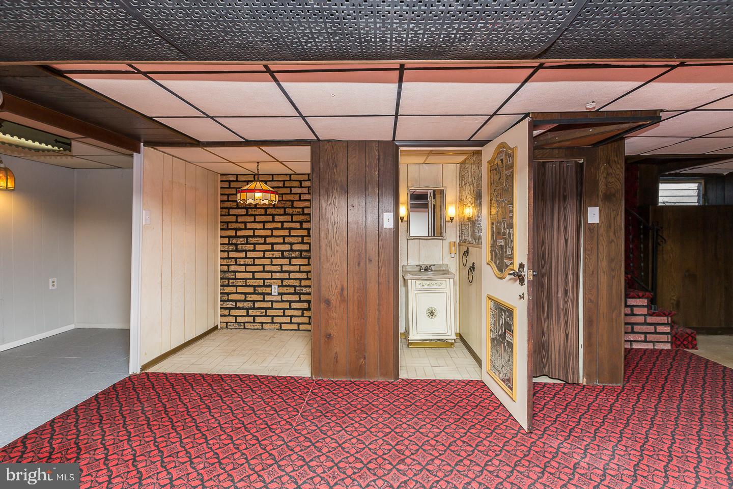 136 Shelbourne Road Havertown, PA 19083 - Photo 43 of 48 a view of a room with wooden floor