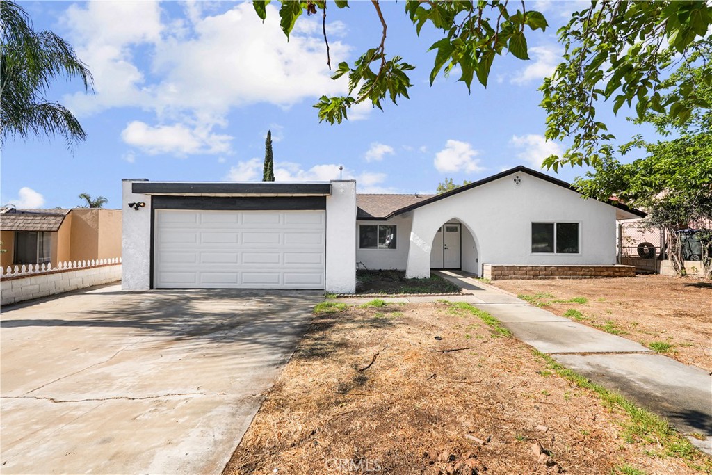 527 West 10th Street Perris, CA 92570 - Photo 3 of 62