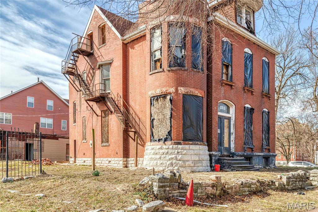 2012 St Louis Avenue St. Louis, MO 63106 - Photo 3 of 17