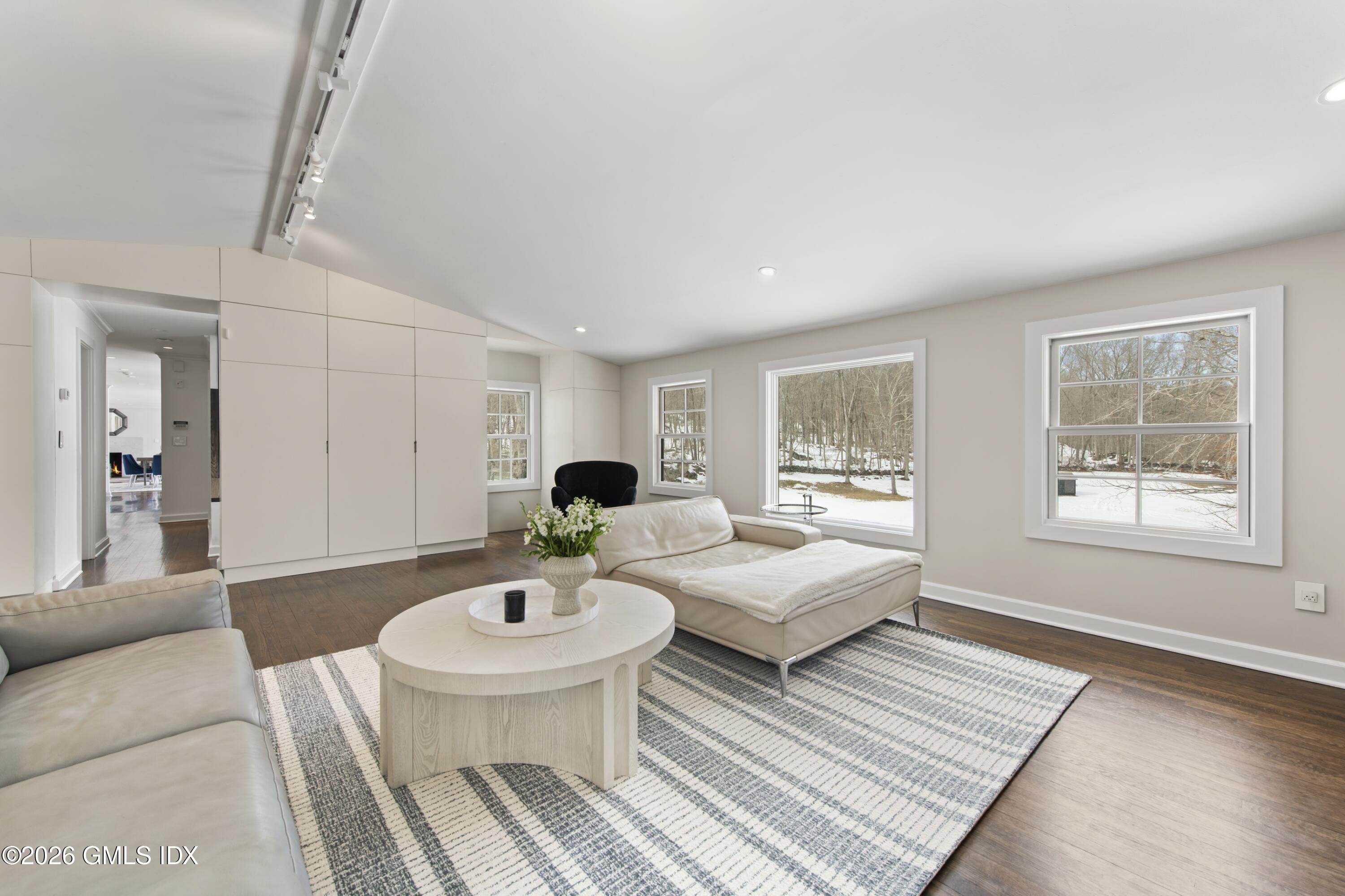 29 Hunting Ridge Road Greenwich, CT 06831 - Photo 22 of 59 4.14 Den
