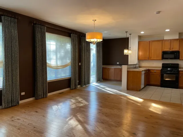 $2,500 | 5611 Wildspring Drive, Lake In The Hills, IL 60156