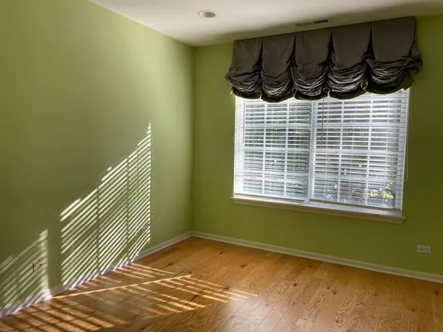 $2,500 | 5611 Wildspring Drive, Lake In The Hills, IL 60156