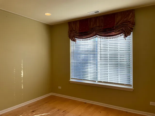 $2,500 | 5611 Wildspring Drive, Lake In The Hills, IL 60156