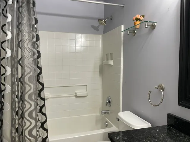 $2,500 | 5611 Wildspring Drive, Lake In The Hills, IL 60156