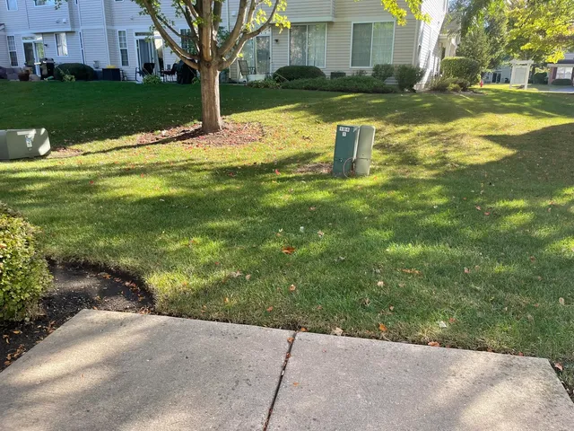 $2,500 | 5611 Wildspring Drive, Lake In The Hills, IL 60156