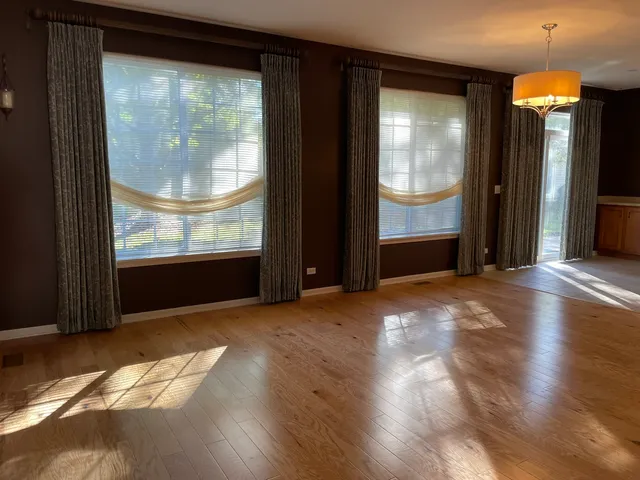 $2,500 | 5611 Wildspring Drive, Lake In The Hills, IL 60156