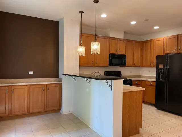 $2,500 | 5611 Wildspring Drive, Lake In The Hills, IL 60156