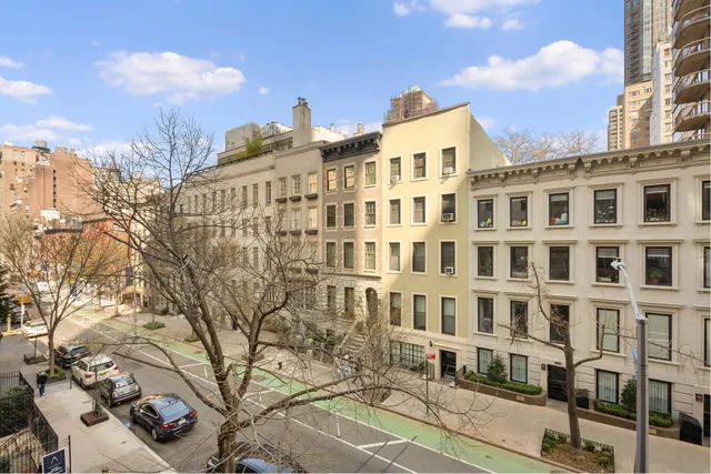 $485,000 | 166 East 61st Street, Unit 4D | Lenox Hill