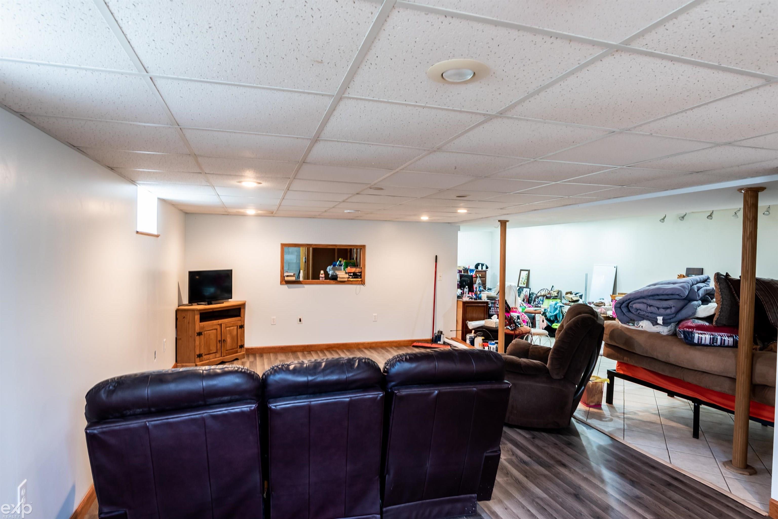 2070 Indian Road Lapeer, MI 48446 - Photo 7 of 16 50090578-6.JPG