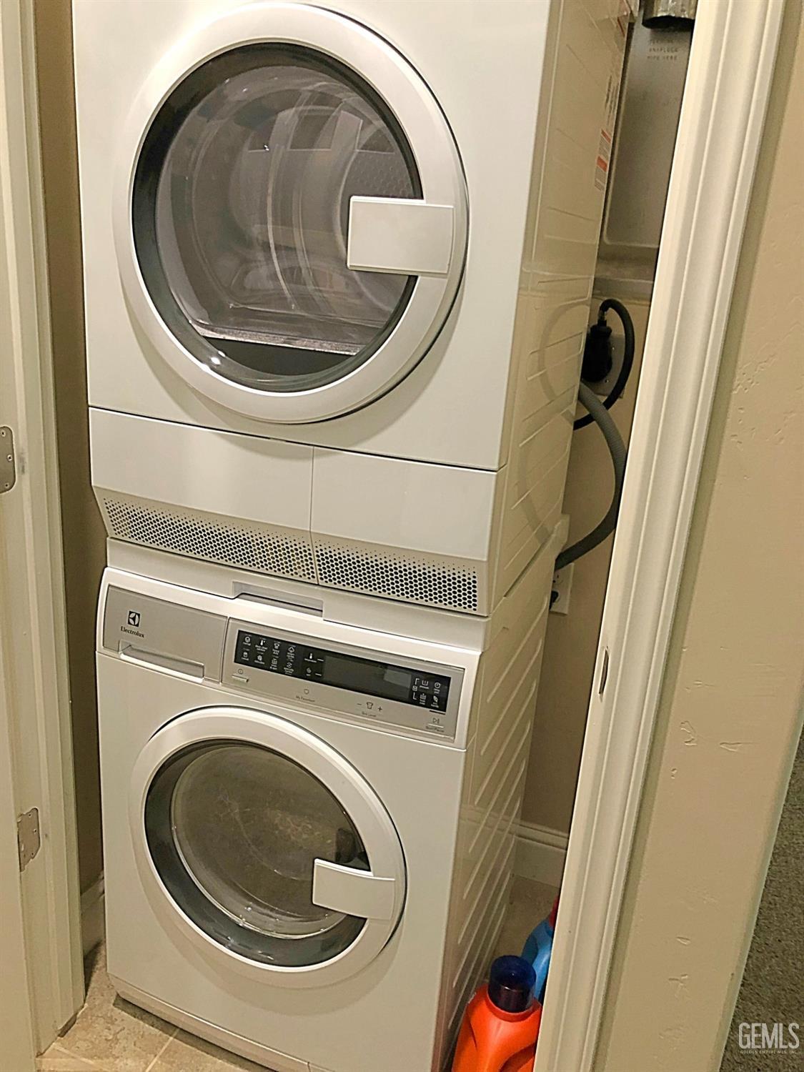 Undisclosed Address Shafter, CA 93263 - Photo 27 of 31 a utility room with dryer and washer