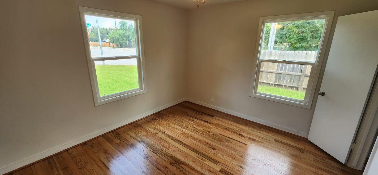 5501 Huisache Street Houston, TX 77081 - Photo 6 of 15 a view of an empty room and window