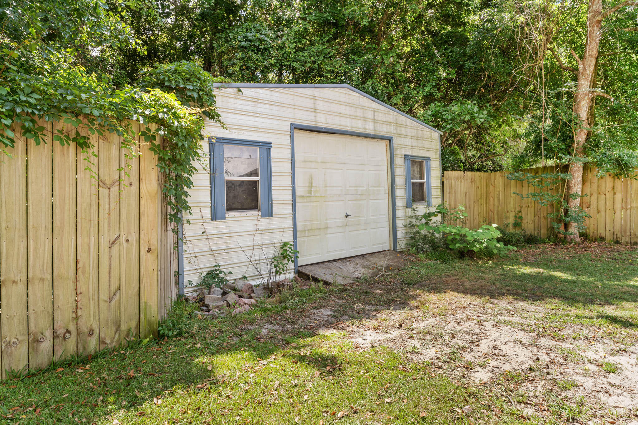 2748 River Run Road Navarre, FL 32566 - Photo 19 of 21 Shed