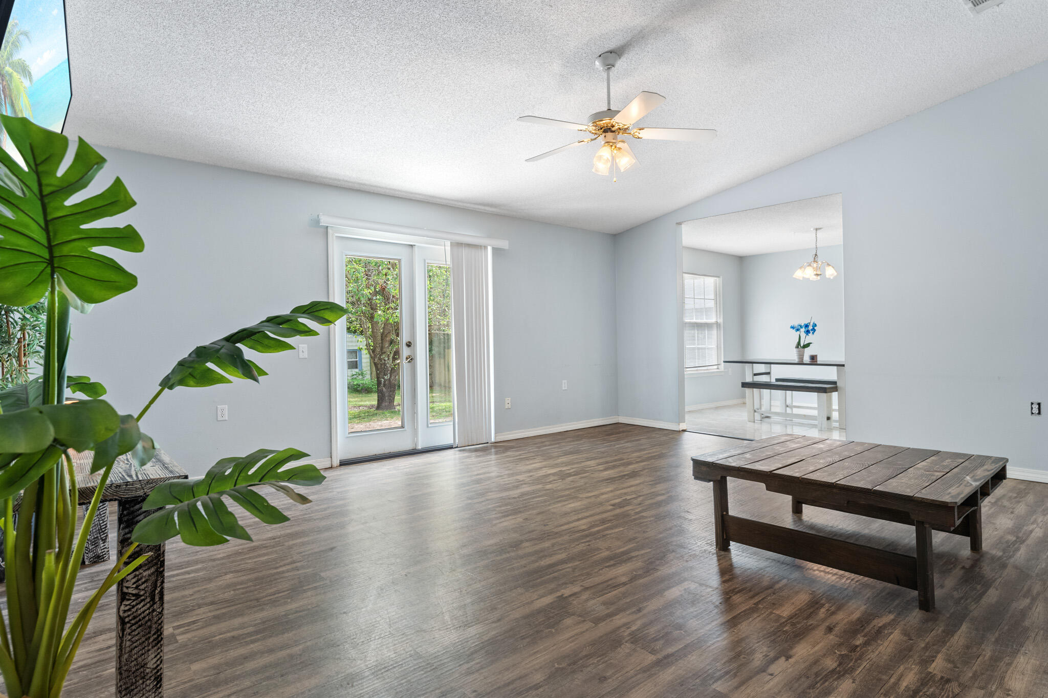 2748 River Run Road Navarre, FL 32566 - Photo 3 of 21 Living Area