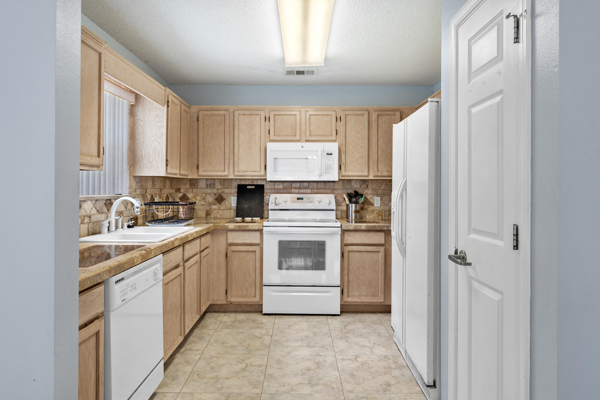 2748 River Run Road Navarre, FL 32566 - Photo 6 of 21 Kitchen