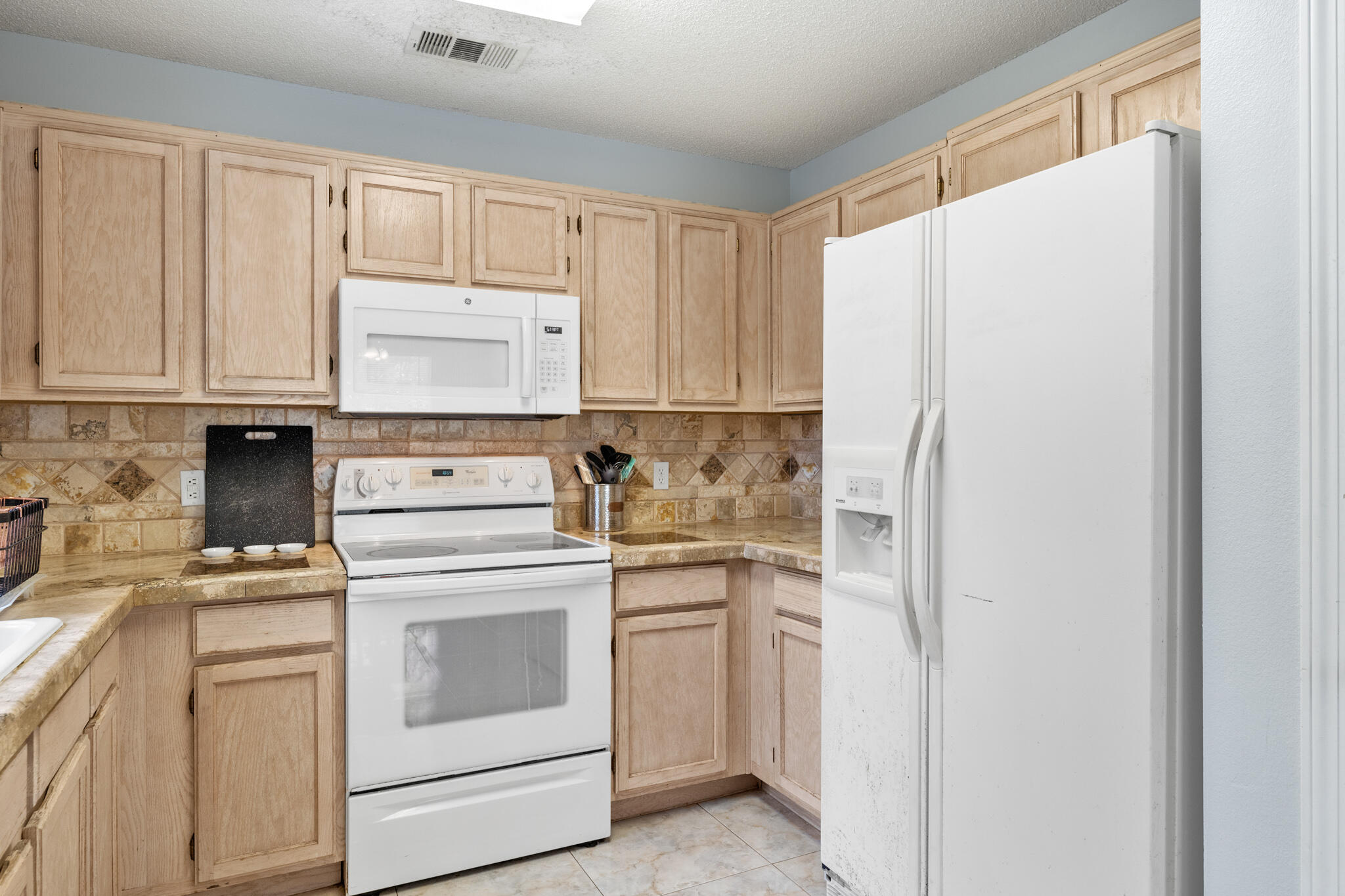 2748 River Run Road Navarre, FL 32566 - Photo 7 of 21 Kitchen