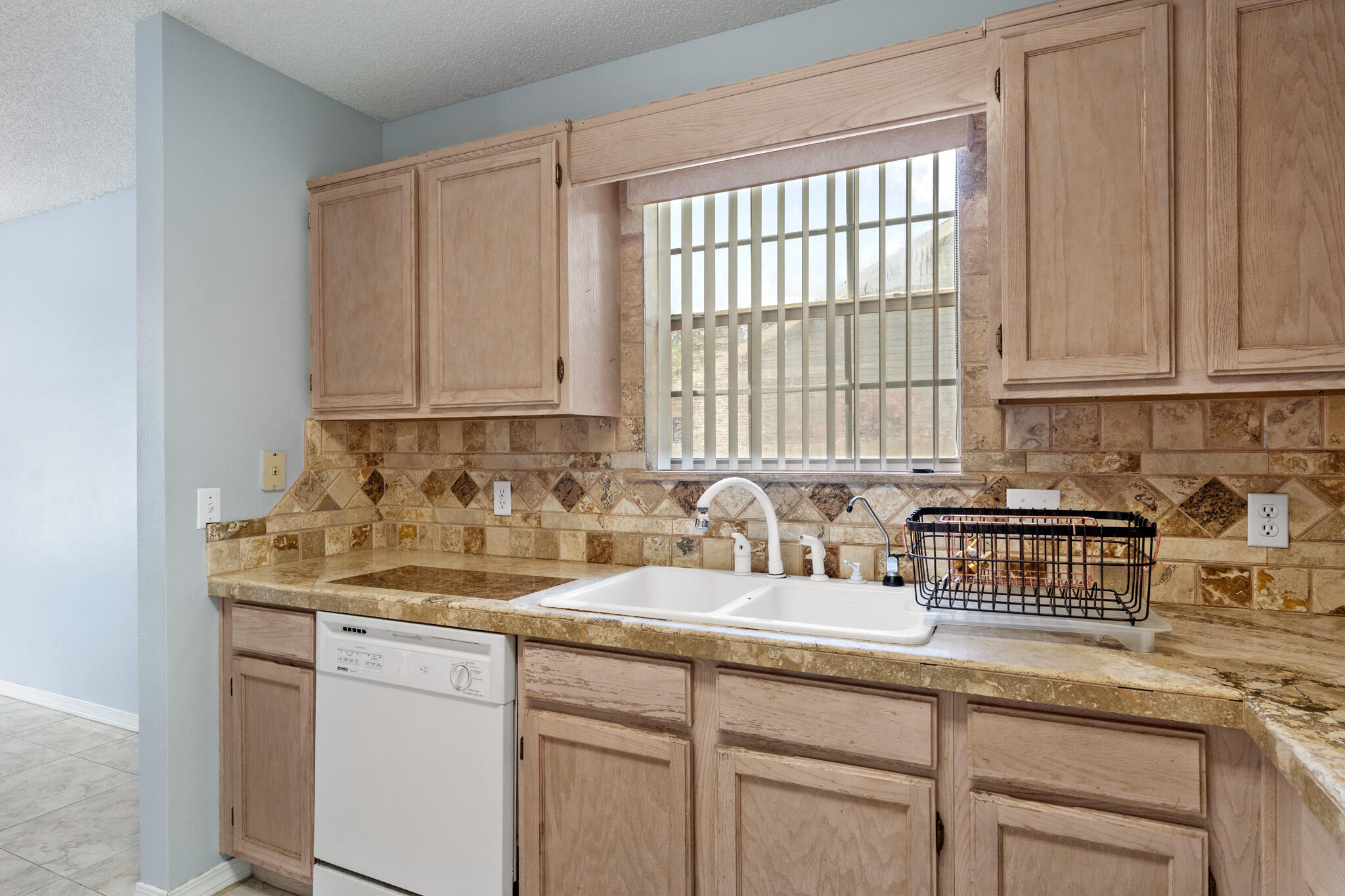 2748 River Run Road Navarre, FL 32566 - Photo 8 of 21 Kitchen