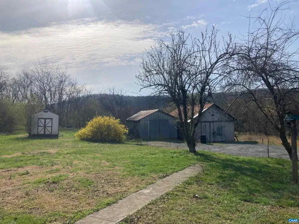 $2,200 | 8714 Norwood Road, Norwood, VA 24581