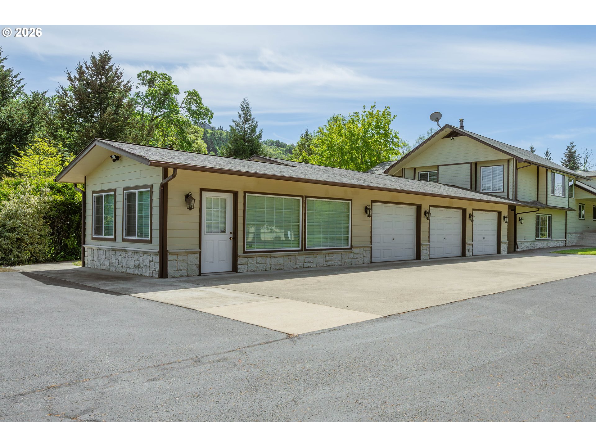 3782 Del Rio Road Roseburg, OR 97471 - Photo 4 of 48