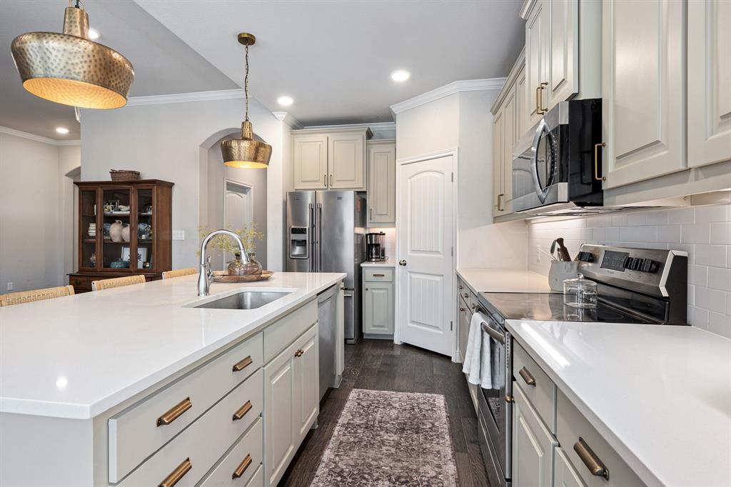 3024 Treasure View Drive Decatur, TX 76234 - Photo 10 of 22 a kitchen with stainless steel appliances a sink stove and refrigerator