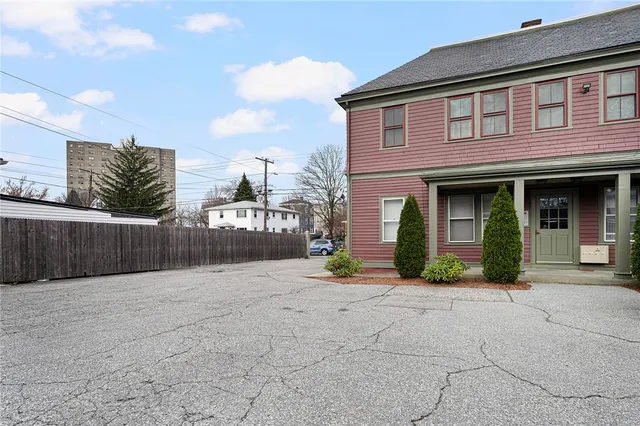 $1,700 | 146 Grove Street, Unit 2L, Providence, RI 02909