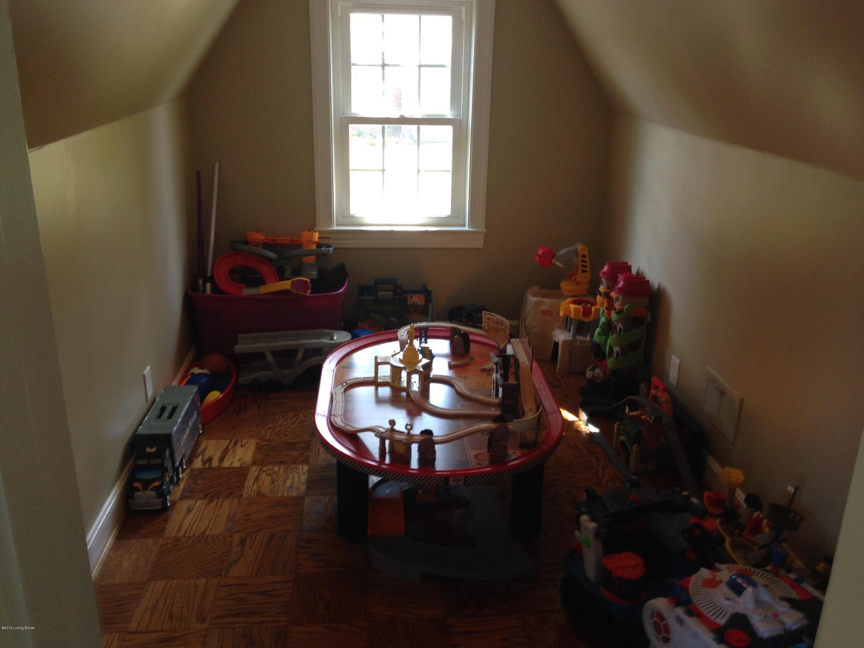 413 Oread Road Louisville, KY 40207 - Photo 28 of 33 image