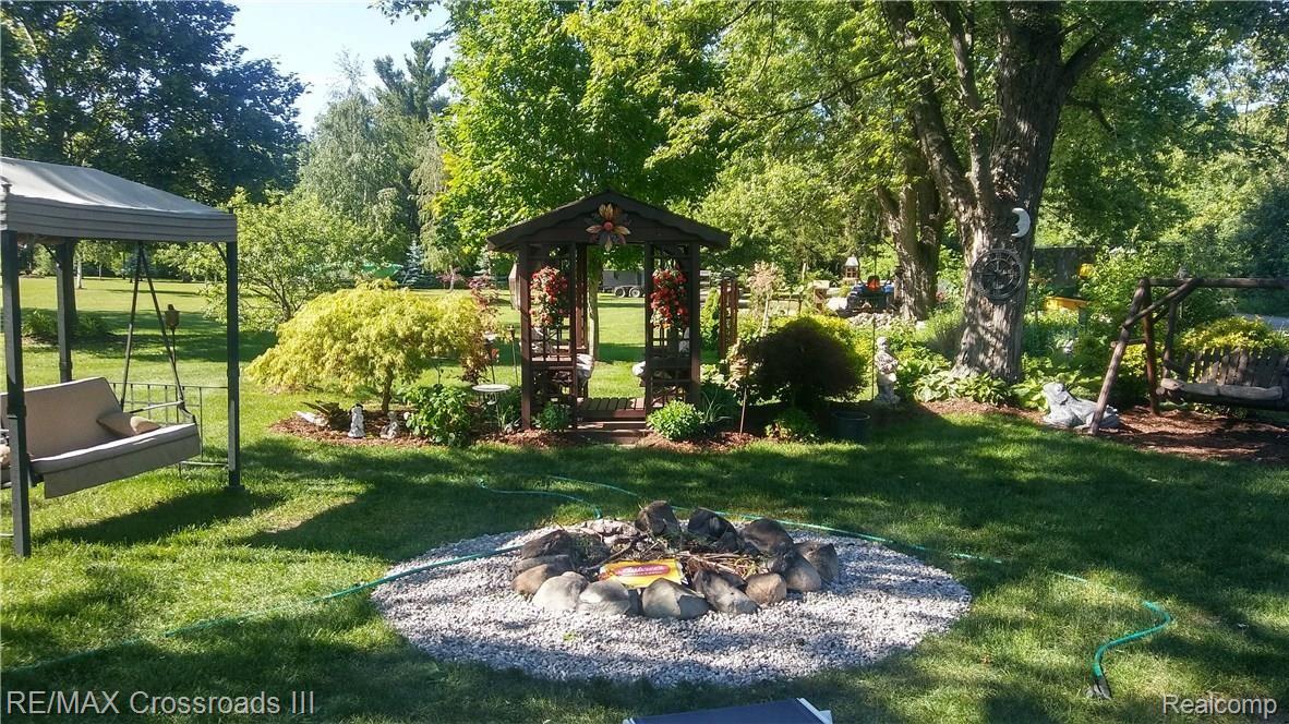 5620 Textile Road Ypsilanti, MI 48197 - Photo 6 of 68 Serene outside living