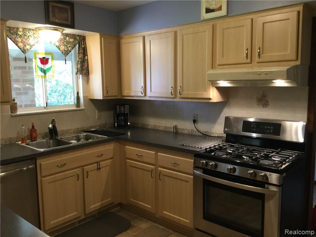 1331 East Buell Road Rochester, MI 48306 - Photo 6 of 43 Gallery Image 6