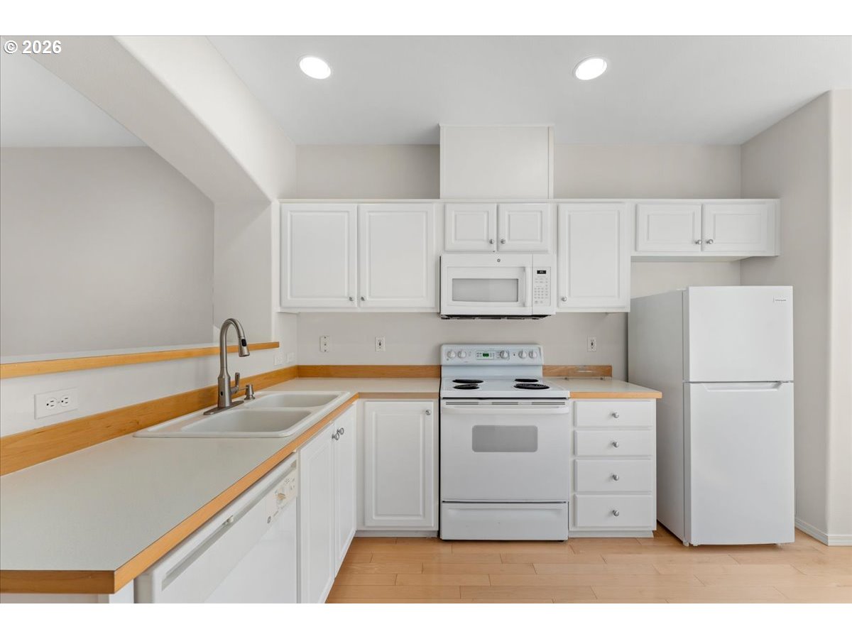 13700 Southwest Scholls Ferry Road, Unit 103 Beaverton, OR 97007 - Photo 18 of 37 Laundry