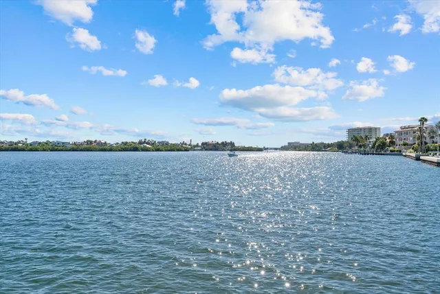 $1,750,000 | 1260 Dolphin Bay Way, Unit 401, Sarasota, FL 34242