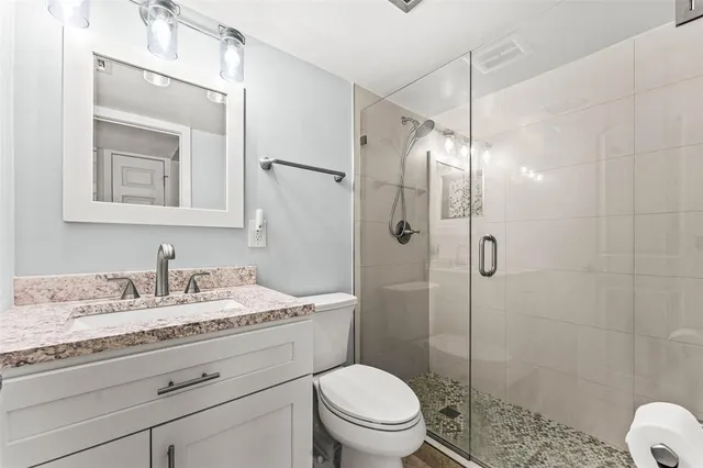 a view of room with window and ceiling fan