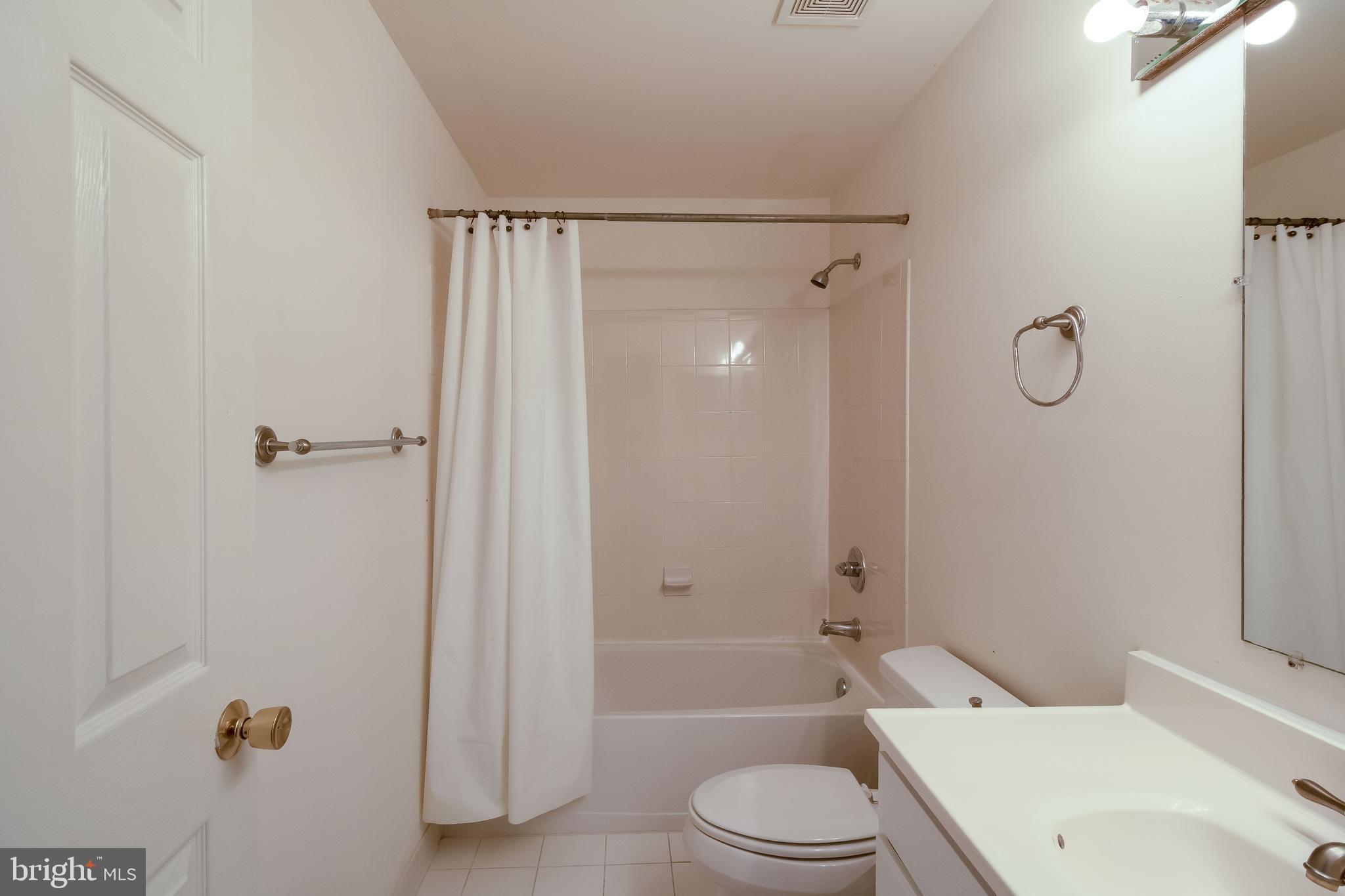 8441 Tackhouse Loop Gainesville, VA 20155 - Photo 29 of 47 shared bathroom