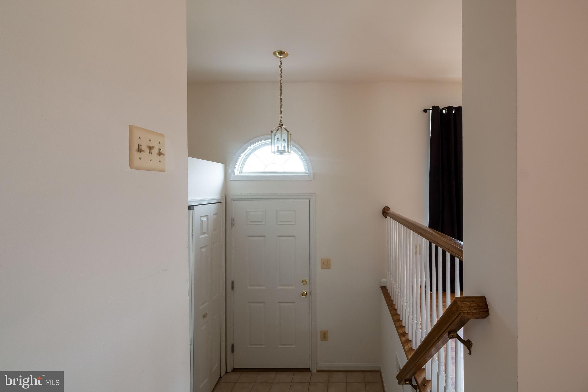 8441 Tackhouse Loop Gainesville, VA 20155 - Photo 4 of 47 Foyer -Entrance