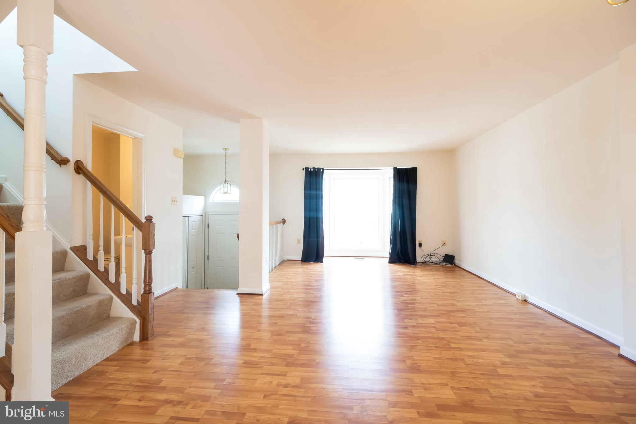 8441 Tackhouse Loop Gainesville, VA 20155 - Photo 6 of 47 Dining & Living room