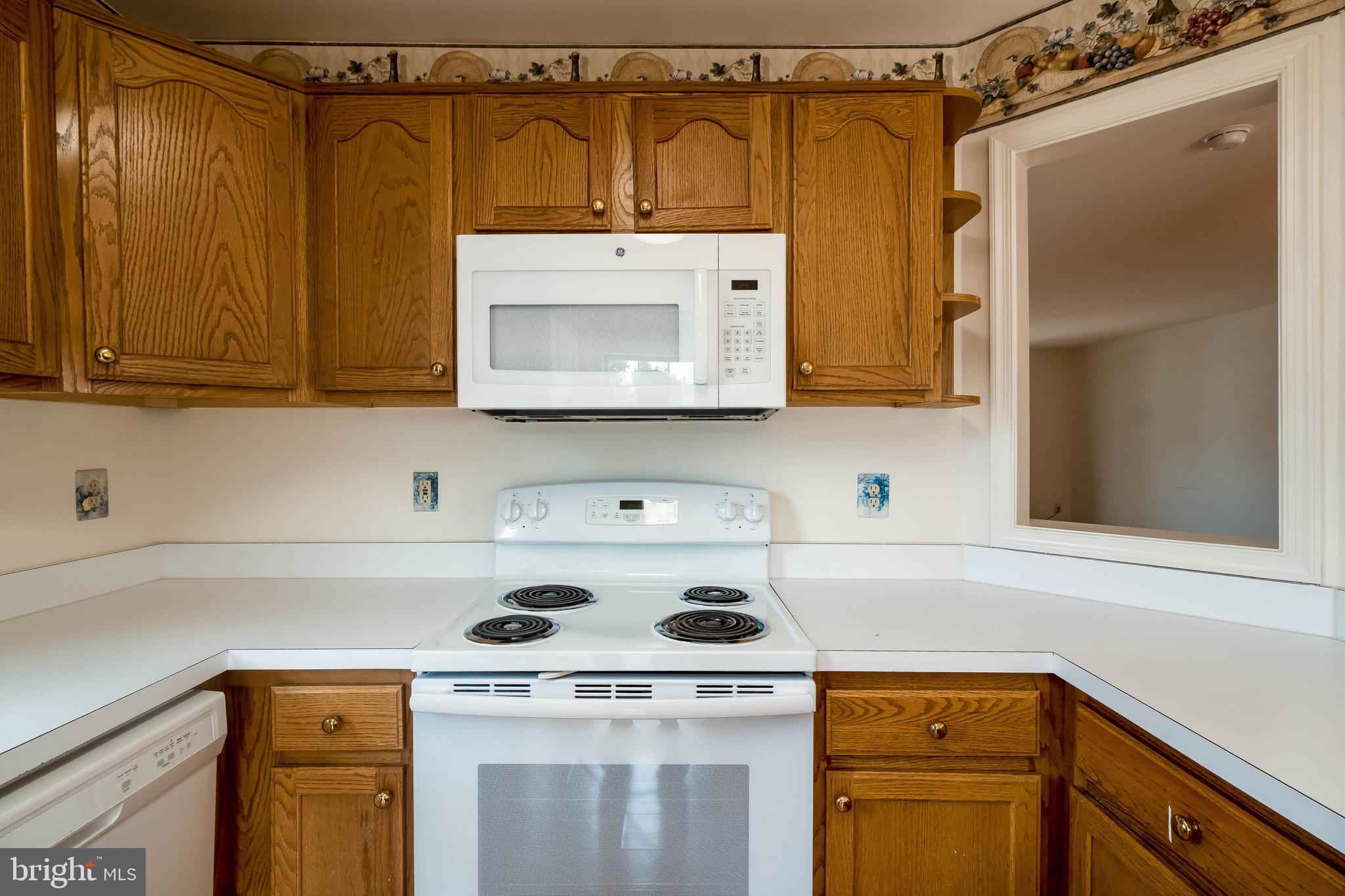 8441 Tackhouse Loop Gainesville, VA 20155 - Photo 10 of 47 Kitchen