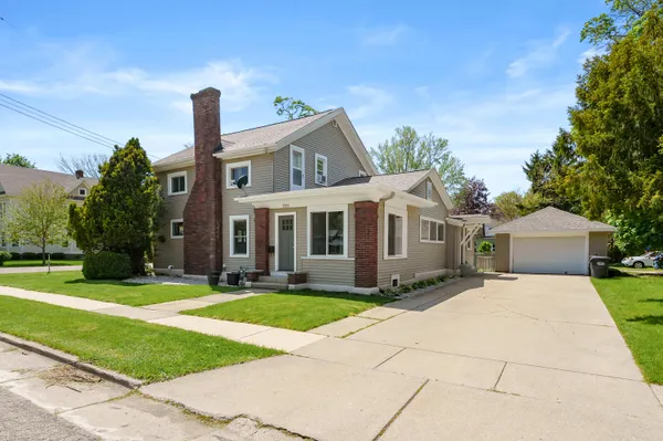 $289,900 | 220 South Anderson Street, Plainwell, MI 49080