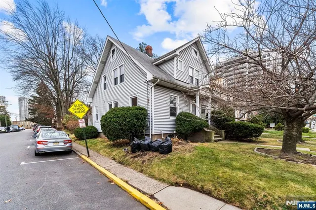 $4,795 | 1614 Center Avenue, Fort Lee, NJ 07024