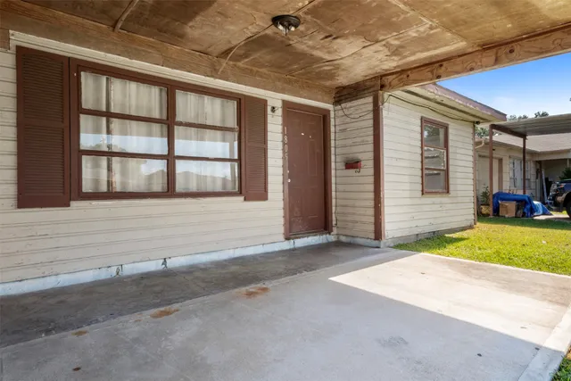 a view of a house with a outdoor space